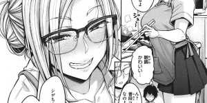 【エロ漫画】キスをされて気持ちがおさまらずセックスを強要する幼馴染みの見栄っ張りの巨乳JK…デカマラチンポをパイズリして騎乗位で激しくピストンされてアヘ顔で中出しされて絶頂アクメ堕ちしちゃう【八樹ひより：マコさんはとても器用】