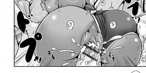 【エロ漫画】くじ引きで女体化するタイツを着てエロカワ褐色肌になった青年をスク水を着せられて友達に輪姦されて中出しセックスで快楽堕ち！【まる寝子】