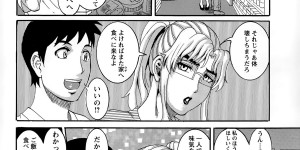 【エロ漫画】残業終わりに帰宅したサラリーマンに挨拶をする酔っぱらい未亡人…ごみ捨てをサラリーマンに頼んでいる間に玄関前で酔いつぶれて寝てしまう！【TAMAKI：お世話になったホロホロおばさん】