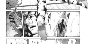 男に脅されて公開陵辱を受けるムチムチ爆乳人妻…彼女は大勢の目の前で男たちにフェラさせられたり、二穴挿入されたりと輪姦されまくる！