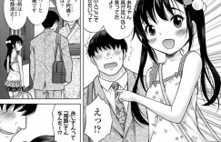 【エロ漫画】新幹線で隣になったサラリーマンにおっぱいを見せて誘惑する貧乳ビッチ女子…乳首を舐められて手マンやクンニに濡れまくり、ご奉仕フェラで口内射精フィニッシュ【猫男爵：JS５系で行こう！前編】