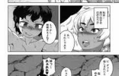 【エロ漫画】息子の友達とセフレ関係にあるお母さん。SEXスポットの海の洞窟で激しくNTRエッチ、子供の前で喘ぎながら激アクメ！【高津】