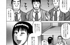 【エロ漫画】夫が寝ている間に夫の部下たちと乱交しまくるビッチ変態人妻…彼らの巨根に発情を抑えられない彼女は次々と膣やアナルに挿入させてアヘ顔でイキまくる！【榊歌丸：奥様の淫交接待】