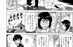 【エロ漫画】彫刻のフリして立ち続けていた男性が気を抜いて休んでいるところに背後から忍び寄り話しかけるJK…しかし再び彫刻のフリをし始める男性の正体を暴くためスカートをめくり興奮させる！【真弓大介：快楽マニア】