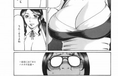 【エロ漫画】義息子に身体を求められ、勝手口の前で抱かれまくるむっちり美人義母…立ちバックで突かれて感じまくり、激しいイチャラブ母子セックスで雌アクメ【タカスギコウ：お気に召すママ vol.2おでかけ編】