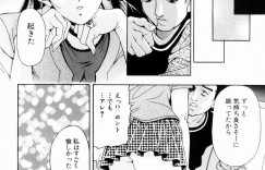 【エロ漫画】彼氏とデート中に他の男とこっそりエッチなことをするスレンダーお姉さん…従順な彼女は映画館でこっそり痴漢プレイを受けたり、トイレでフェラさせられたりする！【上高野御池：Double Date】