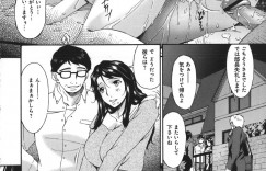 家を訪ねてきた夫の部下たちに輪姦されるビッチ妻…欲求不満な彼女は彼らのチンポを貪るようにフェラやパイズリなどをした挙げ句、膣とアナルを使わせてヨガりまくる!