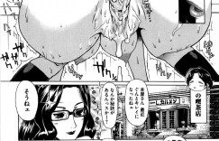 眼鏡をかけたムッチリボディの人妻熟女がチアリーダーのコスプレで無関心な旦那でなく近所の少年を釣る！